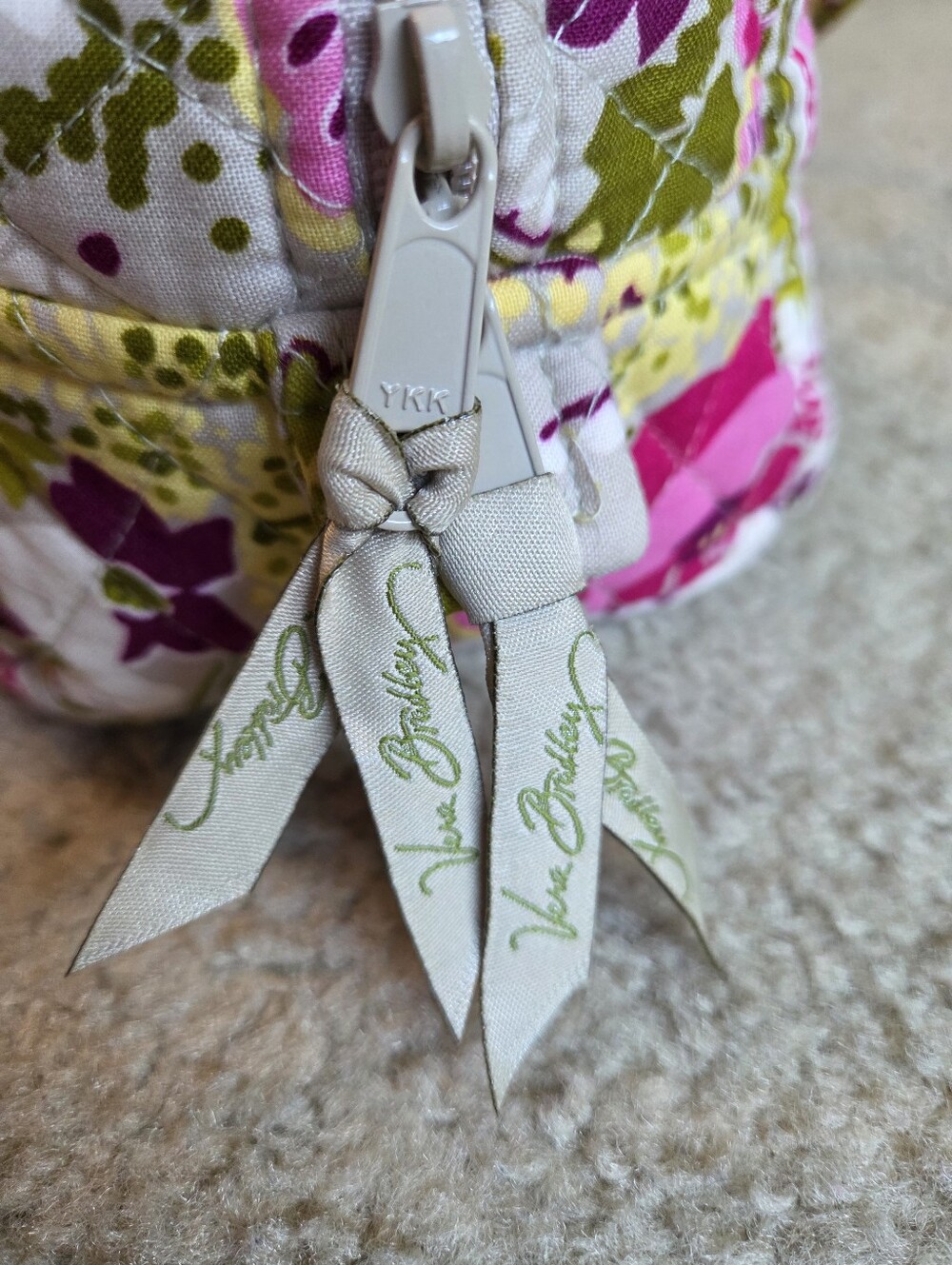 Vera Bradley 100 bag in the pattern "make me blush - Picture 5 of 10